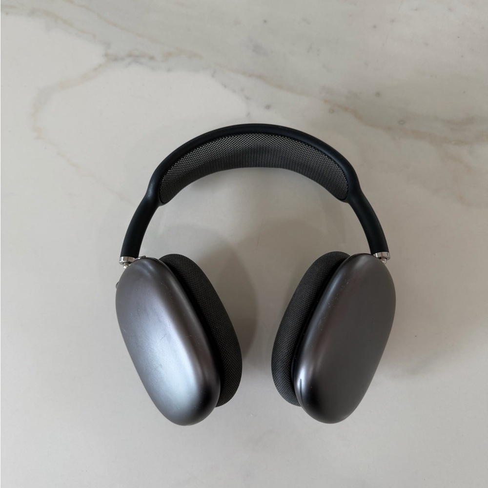 Apple AirPods Max Headphones - Picture 2 of 7